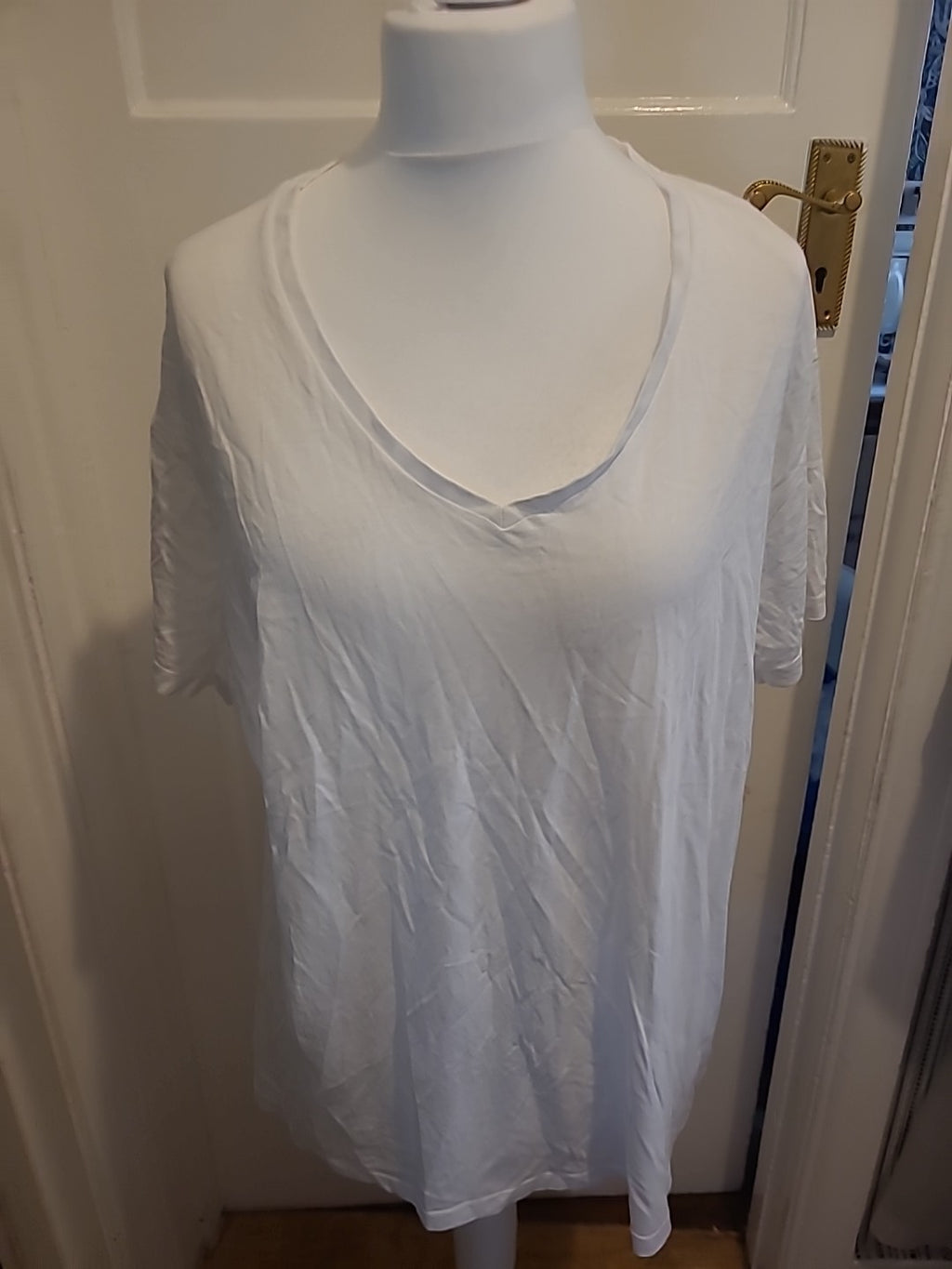 Mens 2xl White Slim Fit V Neck Tshirt
