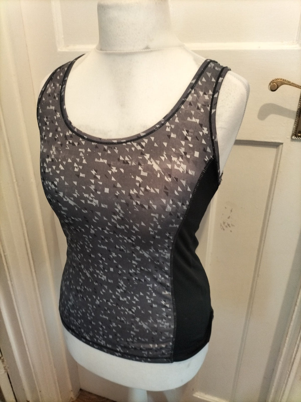 Ladies Crivit Size 10/12 Grey Patterned Sleeveless T-shirt