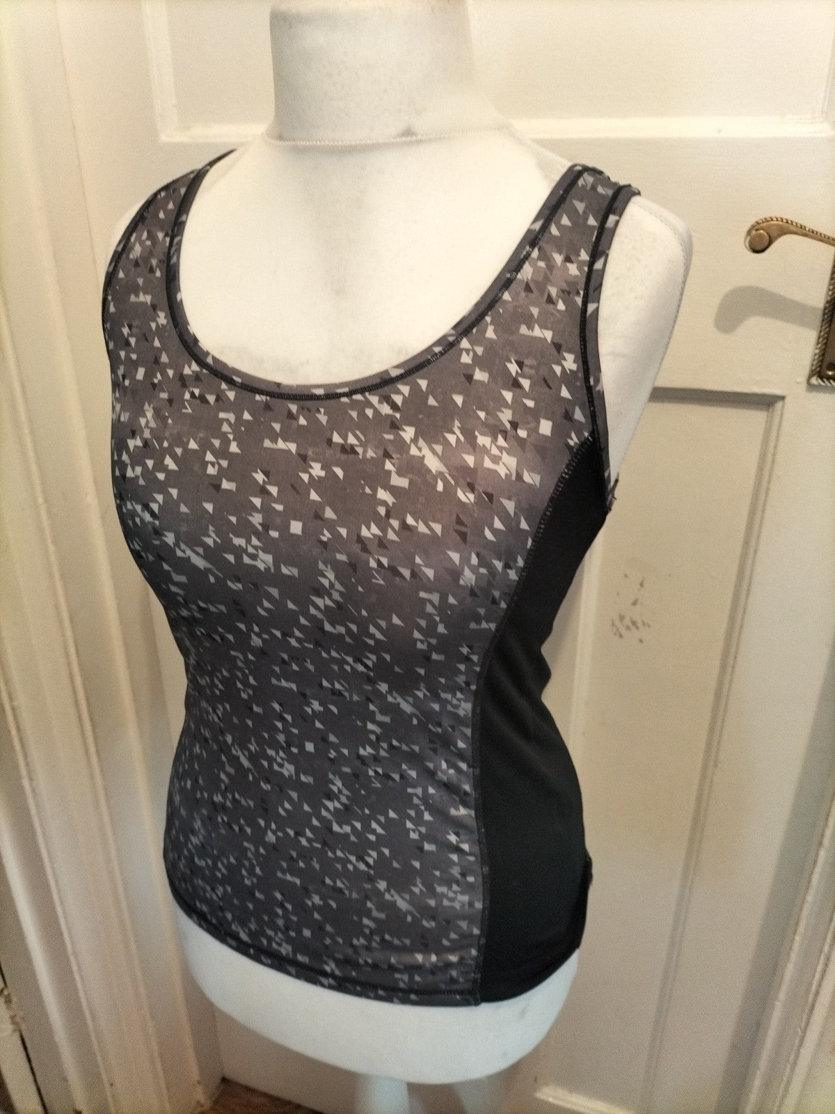 Ladies Crivit Size 10/12 Grey Patterned Sleeveless T-shirt