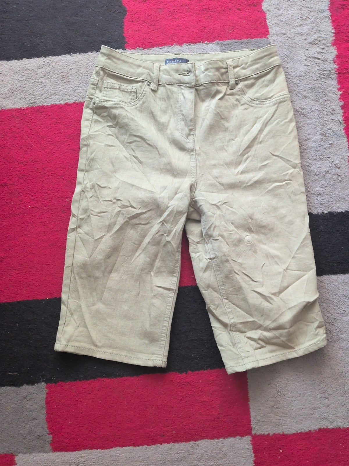 Papaya 10 Pale Khaki Shorts Small Marks On