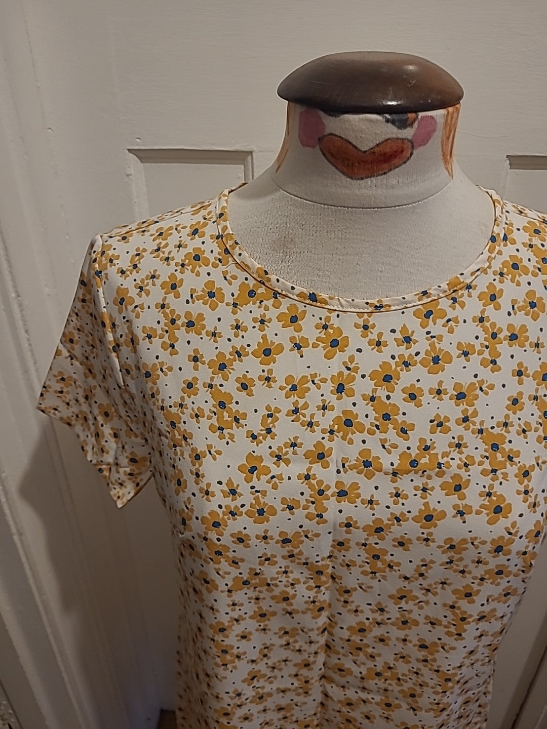 Ladies Shein Size Large Yellow Pale Beige Floral Short Sleeved Dress