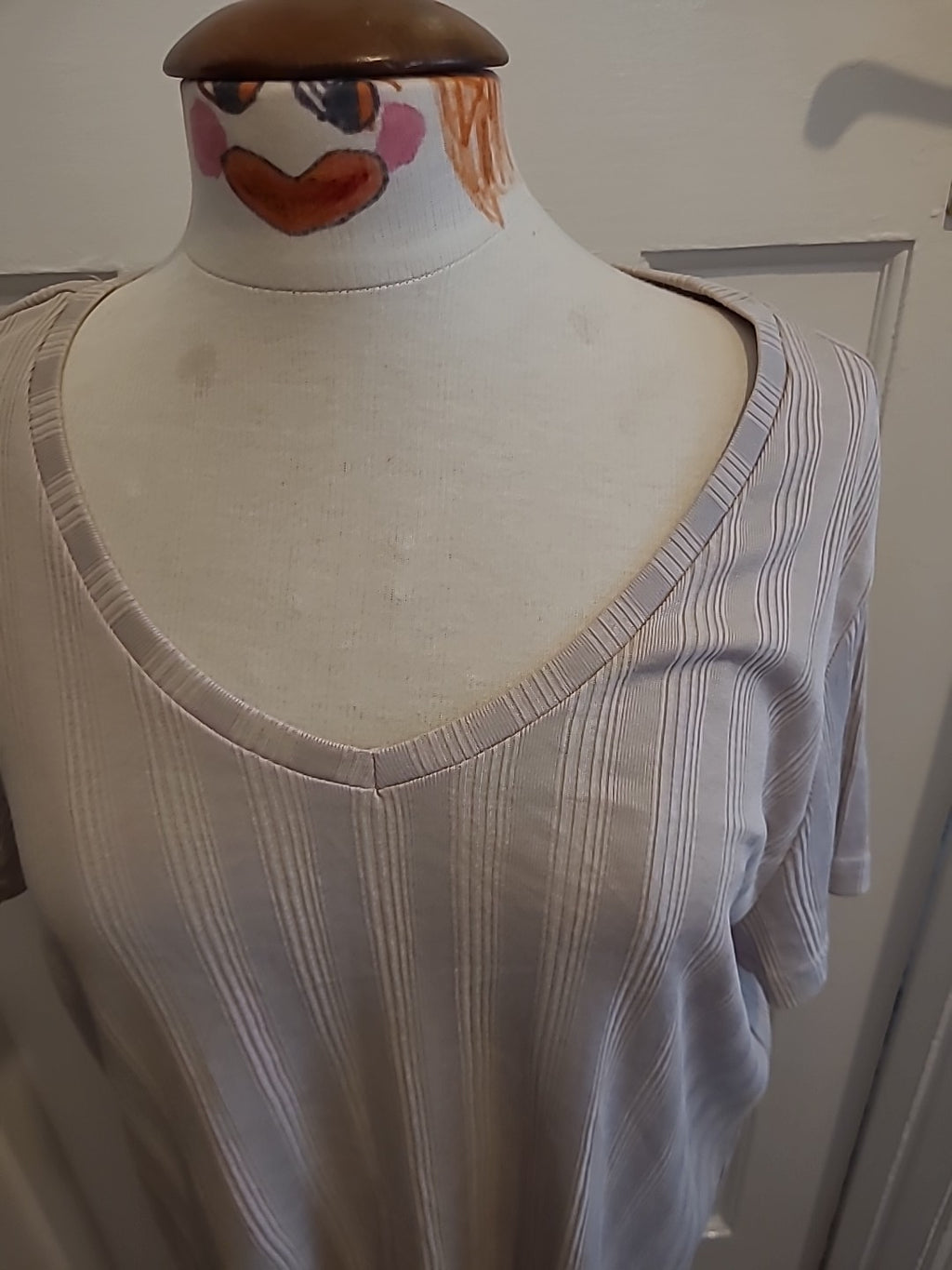 Ladies Beloved Size 3XL Beige Ribbed Short Sleeved Tshirt