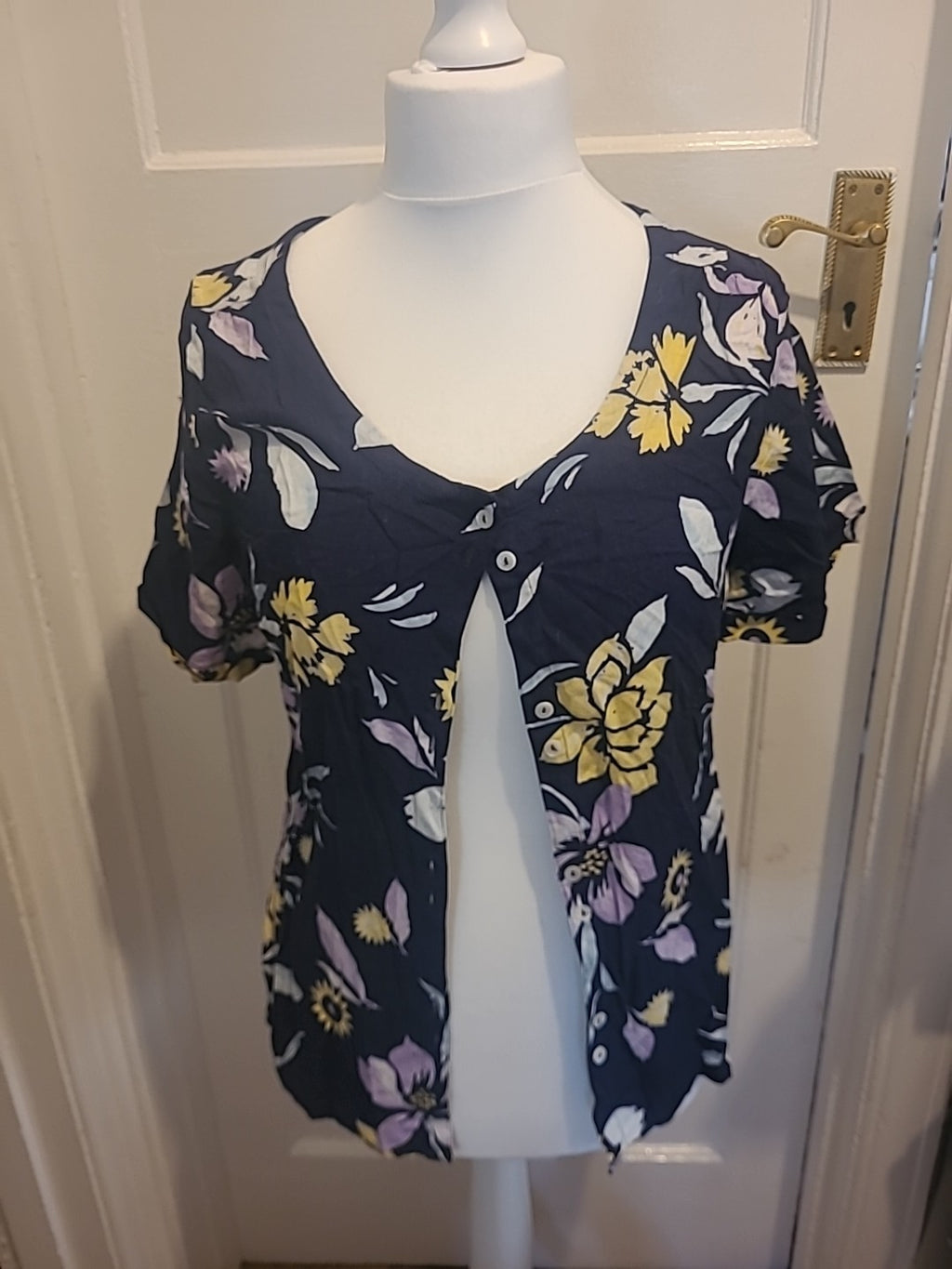 Ladies Bonmarche Size 14 Black Floral Buttoned Blouse Short Sleeve