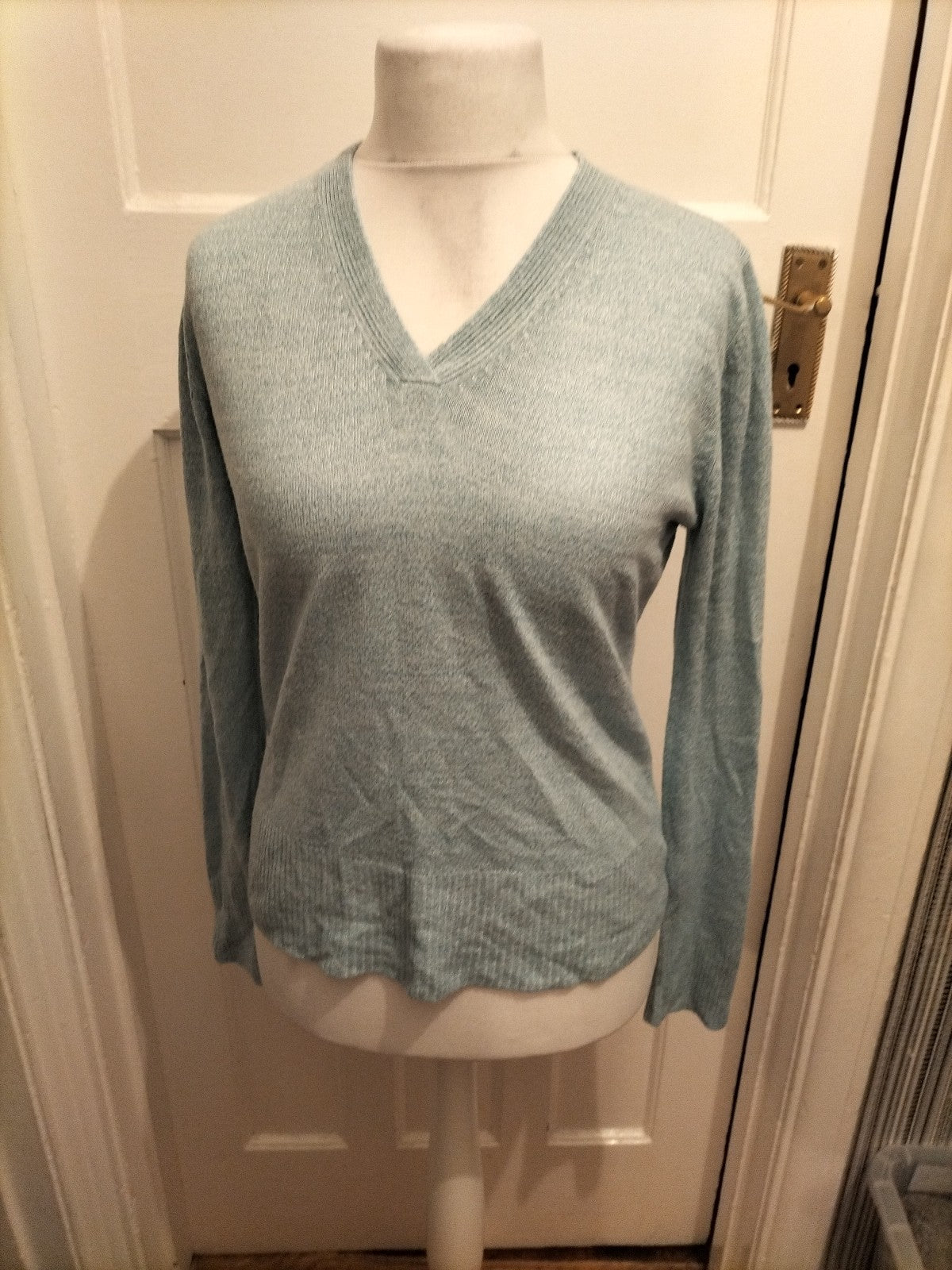 Ladies Editions Size 14-16 Aqua Fleck Long Sleeved V Neck Top
