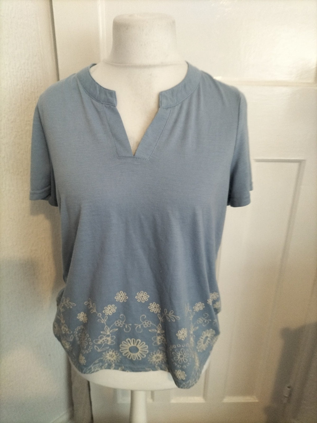 Ladies Bonmarche Size 14 Blue With Embroidery Floral Short Sleeved Blouse