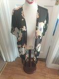 Ladies Beth Jordan Medium Black Floral Short Sleeved Blouse