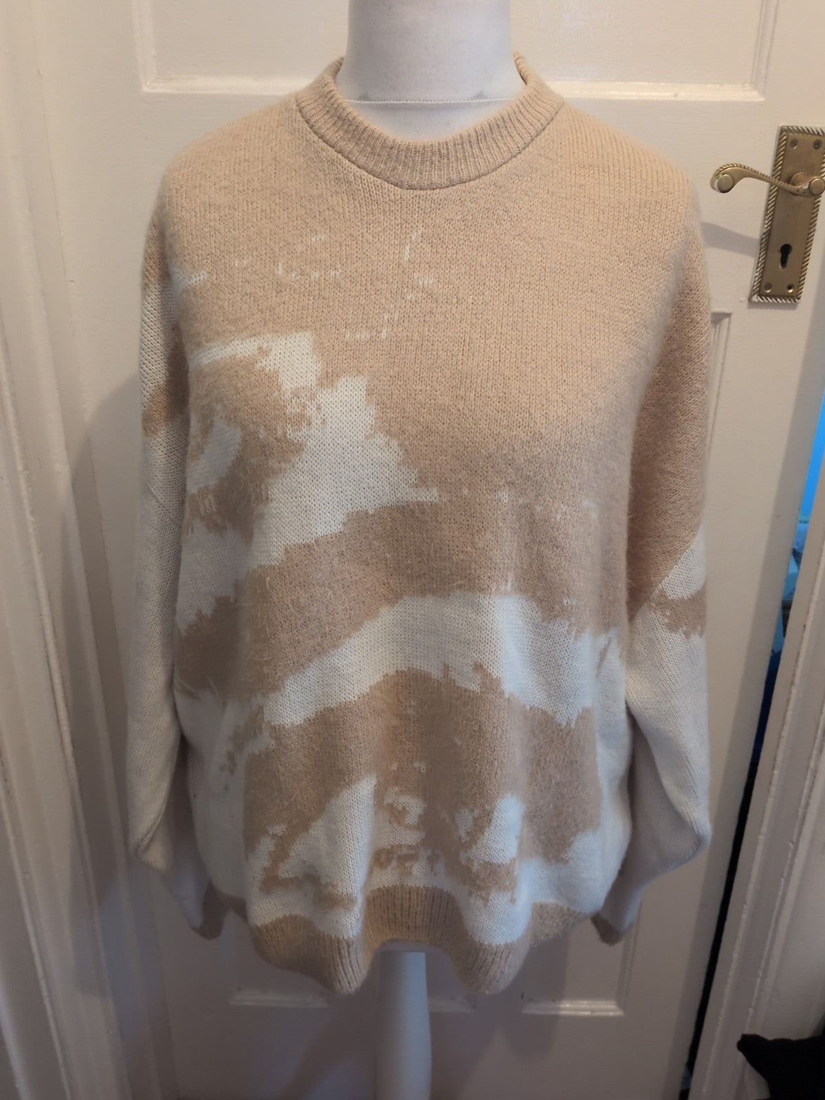 Boohoo Man Large Beige And White Long Sleeve Pullover Jumper