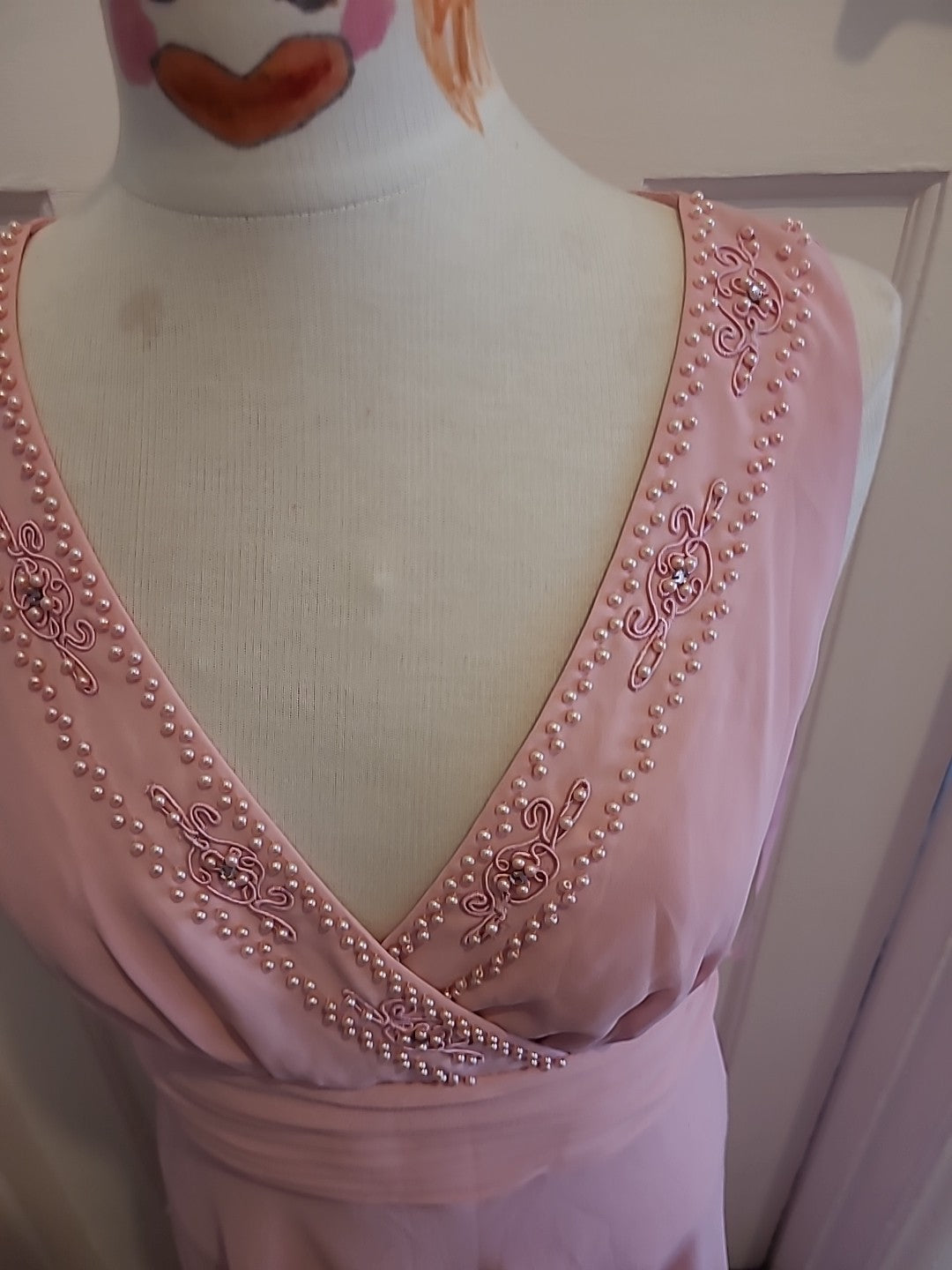 Ladies Enchanted Size 14 Pink V Neck Sleeveless Stunning Dress