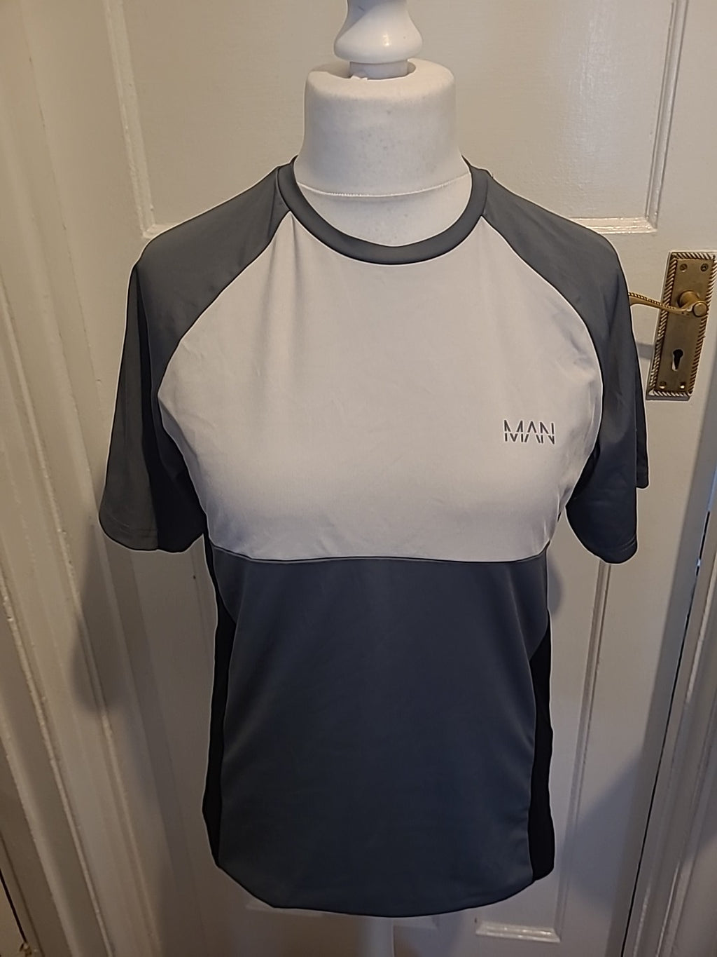 Mens Boohoo Size Medium Silver/White Black Short Sleeved Tshirt
