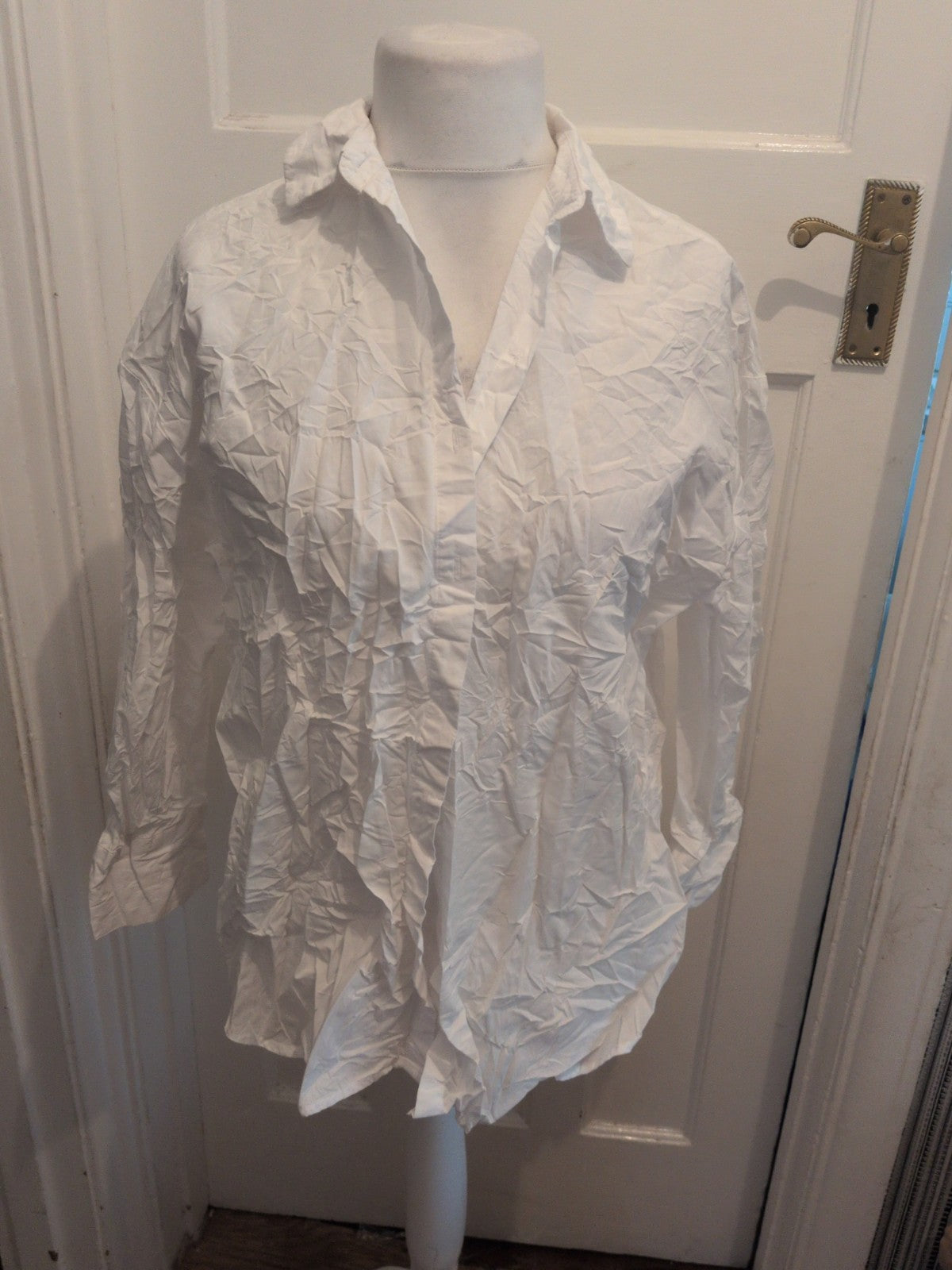Ladies S/M White Buttoned Shirt