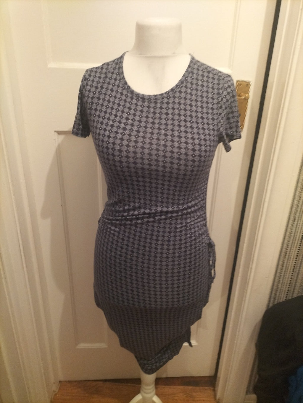 Ladies Gap Size Small Navy And White Patterned Short Sleeved Dress