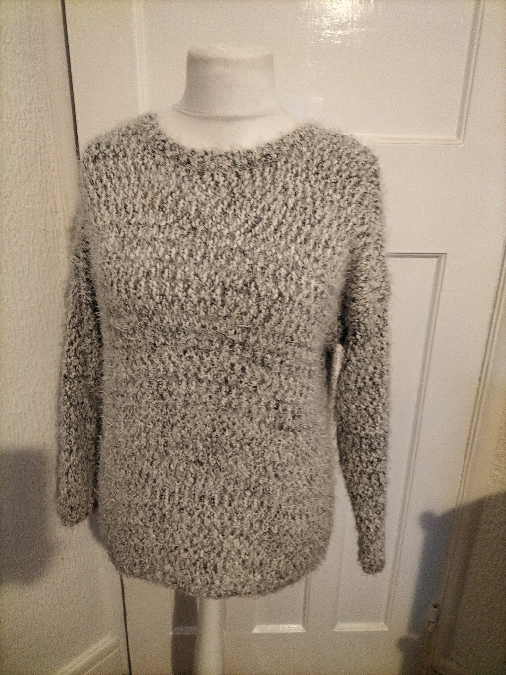 Ladies Primark Size 14 White And Grey Fleck Fluffy Pullover Jumper