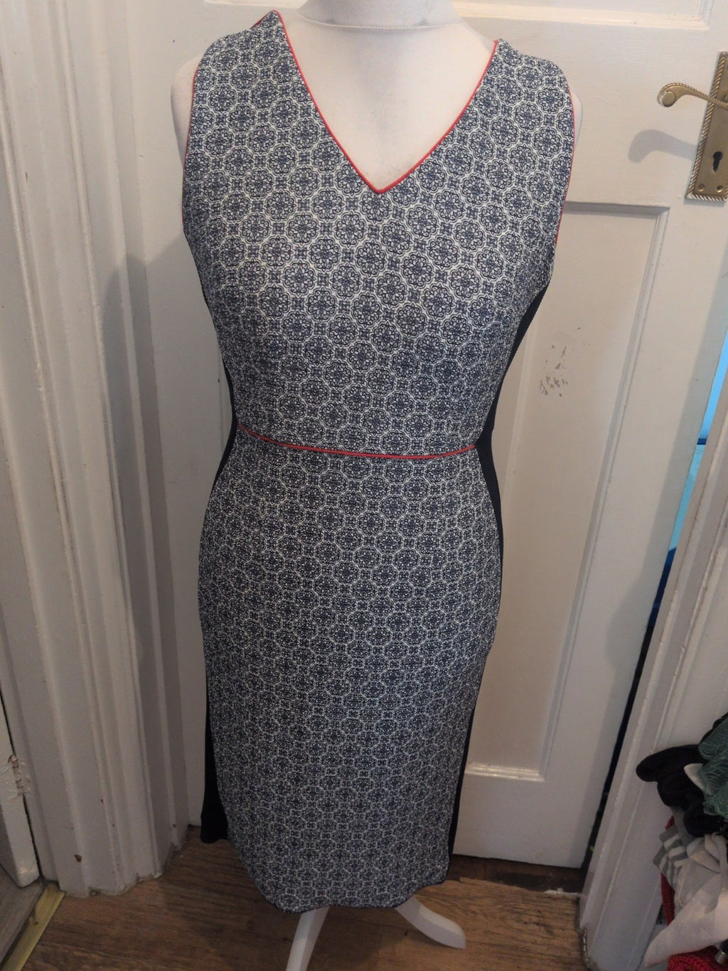 Ladies Tu Size 12 Navy And White With Orange Trim Sleeveless Dress