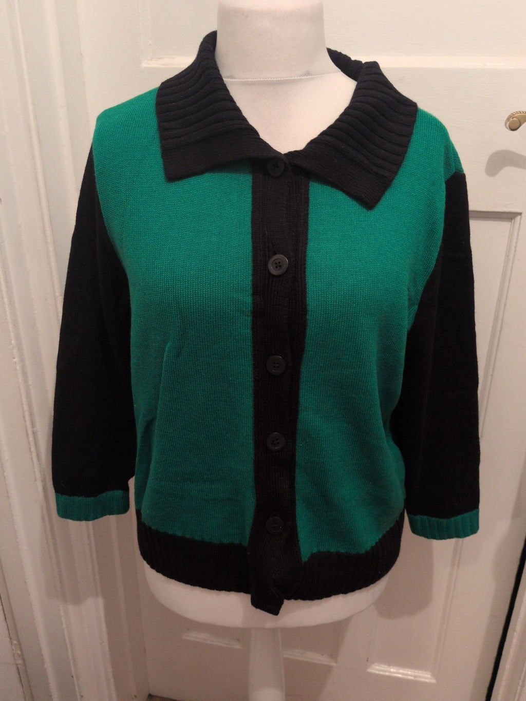 Lucia EU 40 Green And Black Buttoned Cardigan