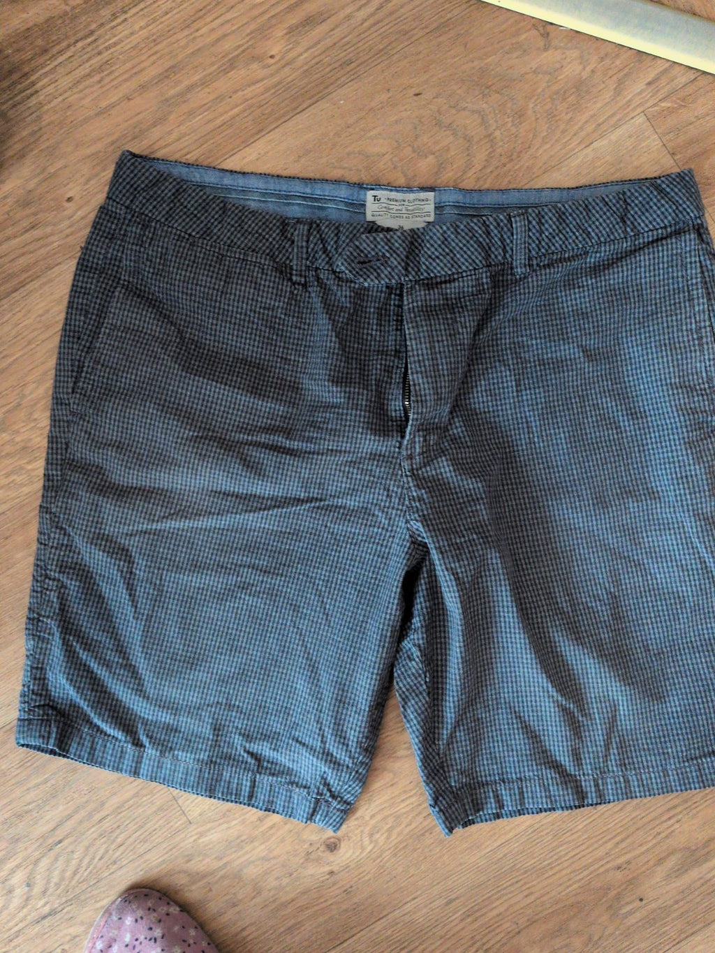 Tu 36" Grey And Black Check Shorts Chino