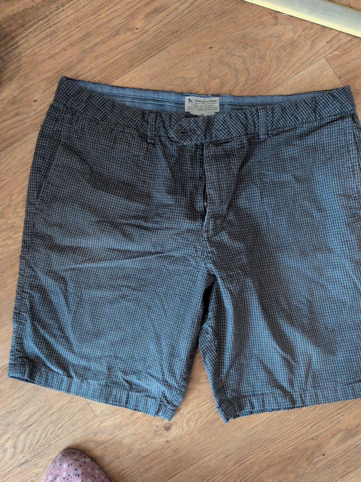Tu 36" Grey And Black Check Shorts Chino