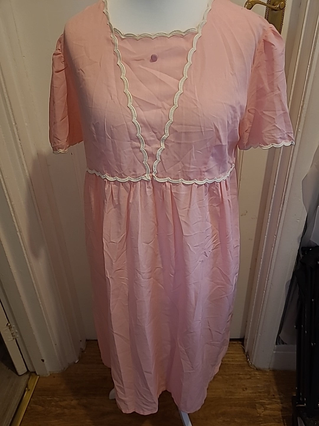 Ladies Size M/L Pink Short Sleeved Nighty