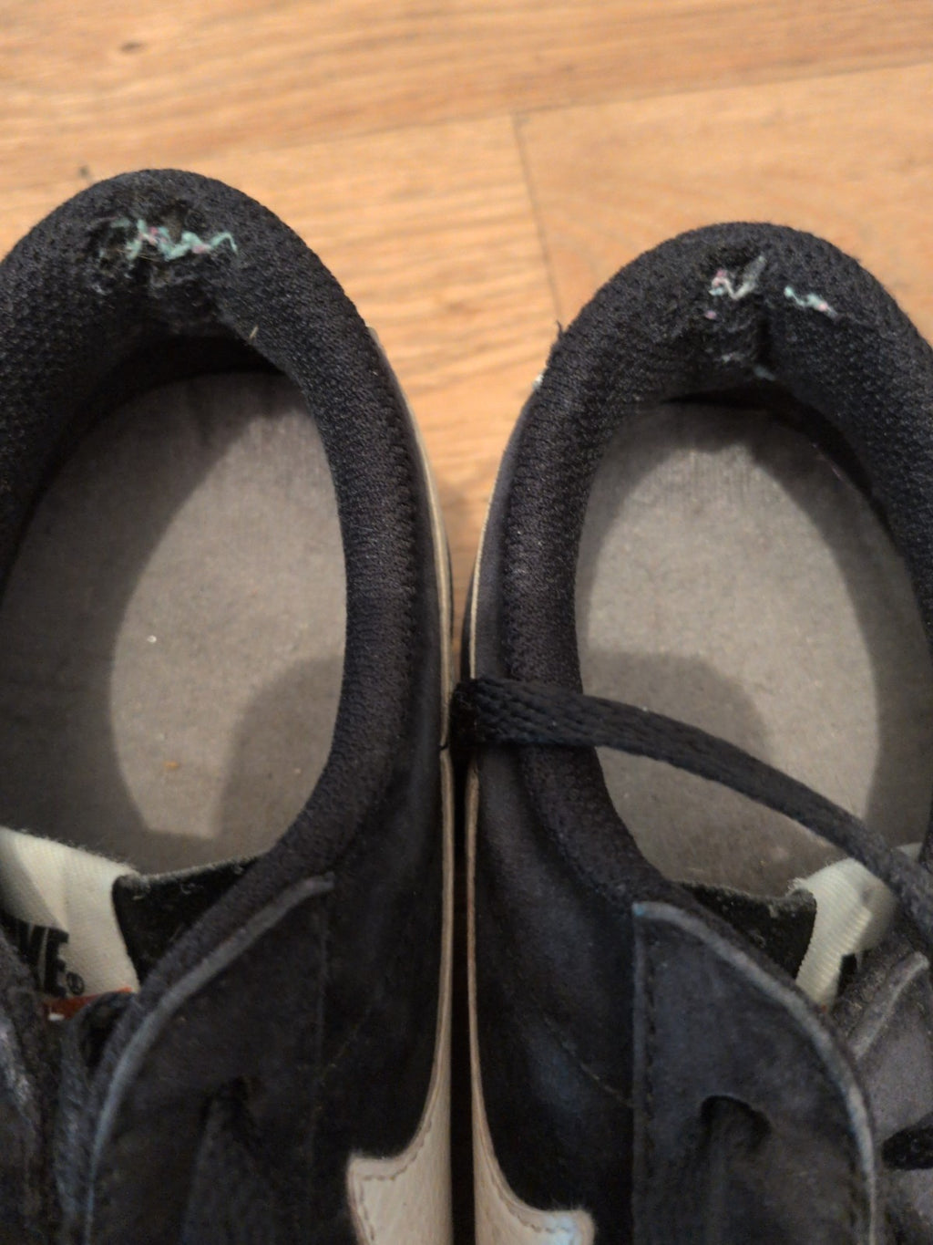 Mens Nike UK 7 Black Trainers Needs A Clean