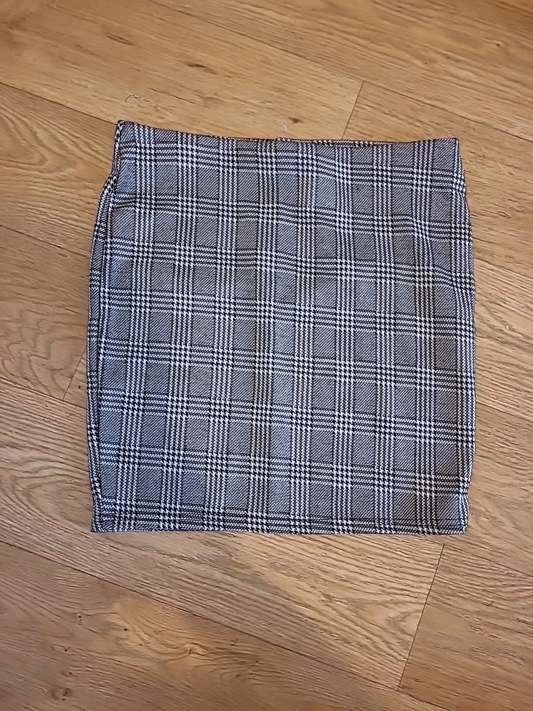 Ladies Primark Size 10 Black/White Check Elasticated Skirt