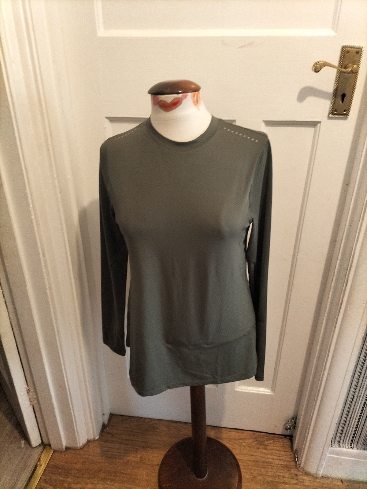 Ladies Asos Size 10 Green Breathable Long Sleeved Tshirt
