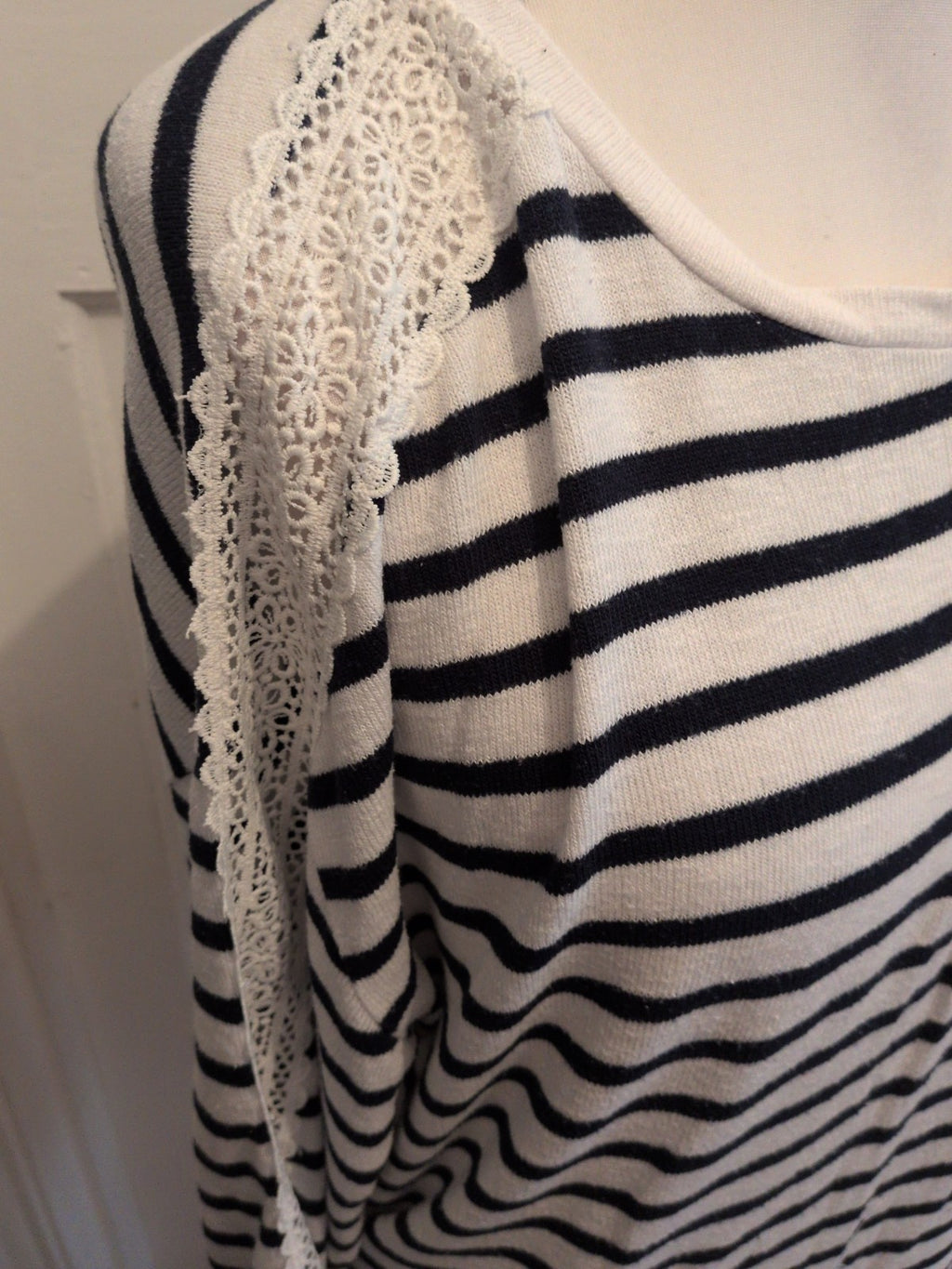 Tu 16 Black And White With Lace Trim Jumper