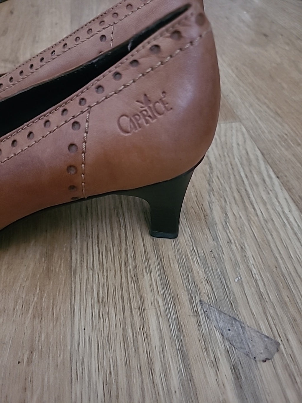 Ladies Caprice Size Uk 4.5 Brown Small Detailed Heel