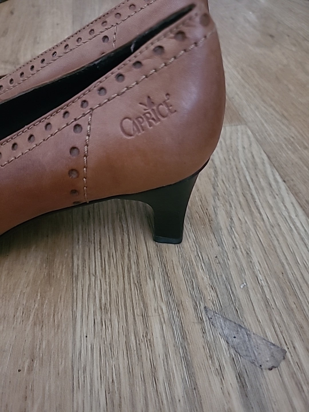 Ladies Caprice Size Uk 4.5 Brown Small Detailed Heel