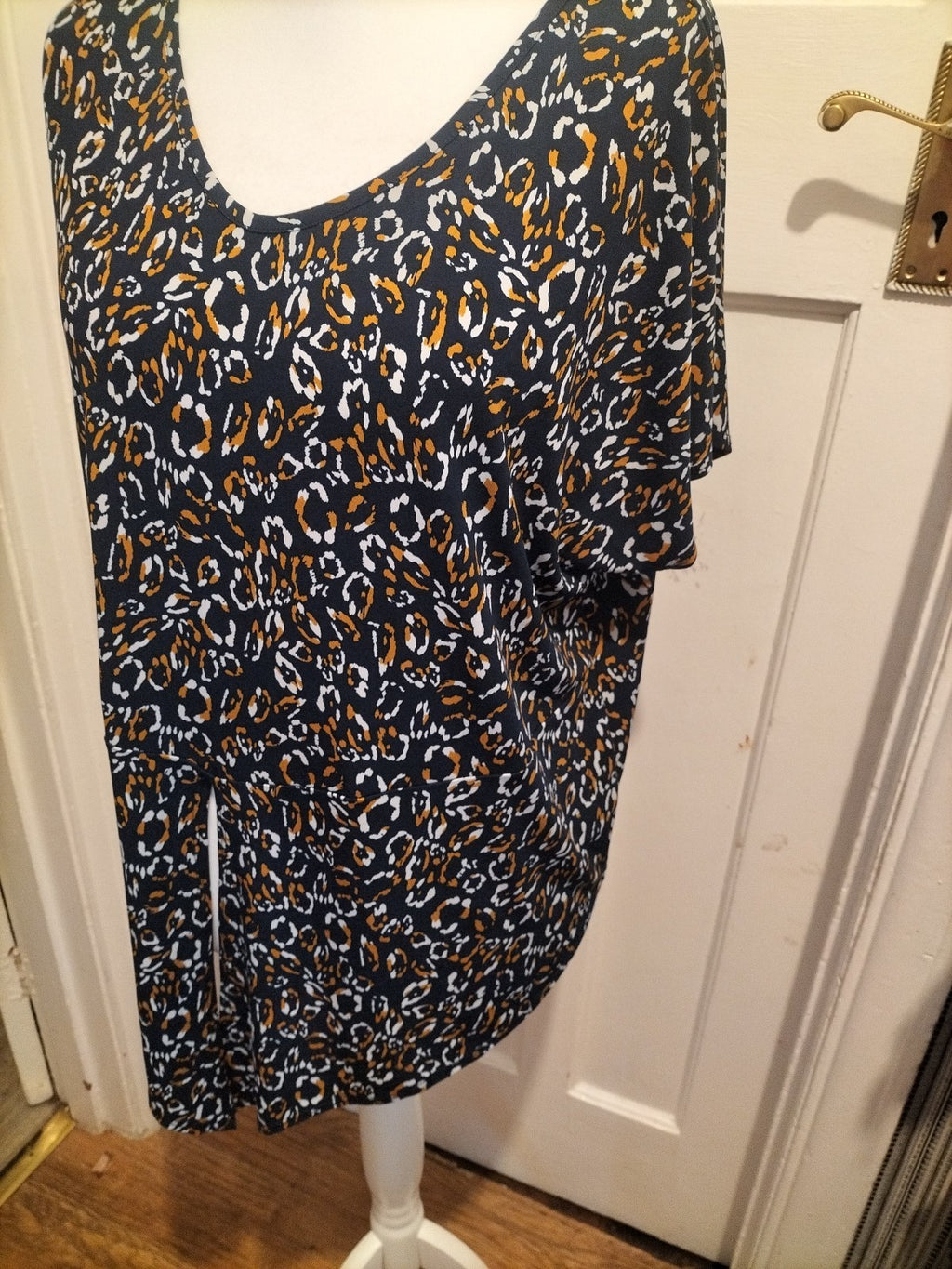 Ladies Size 16-18 Navy/Orange/White Patterned Split Hem Blouse