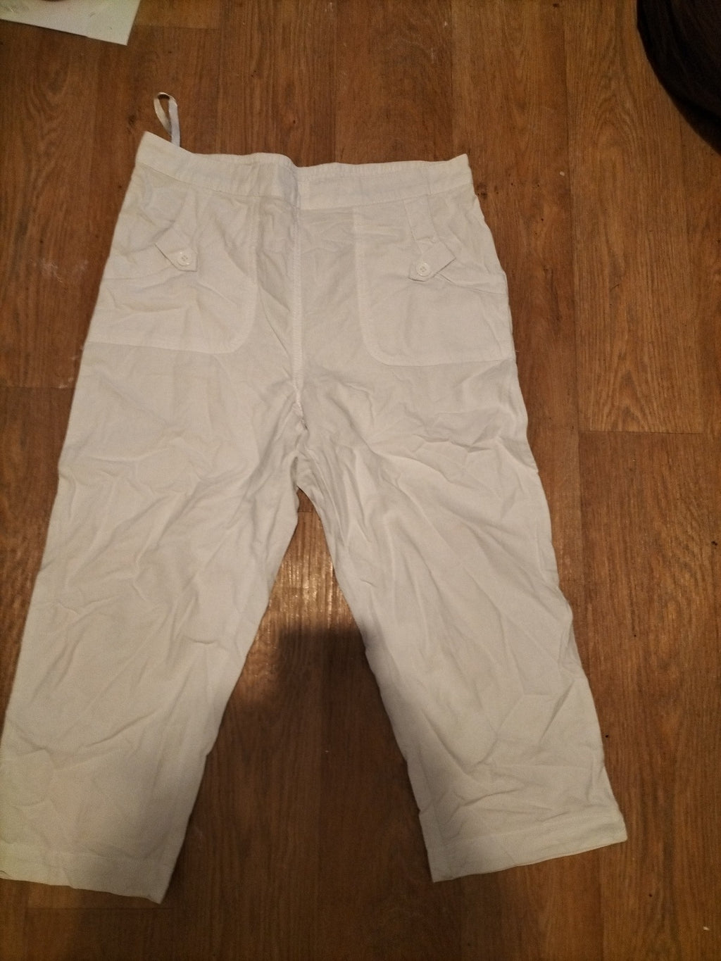 Ladies Isle Size 12 White Cropped Trousers