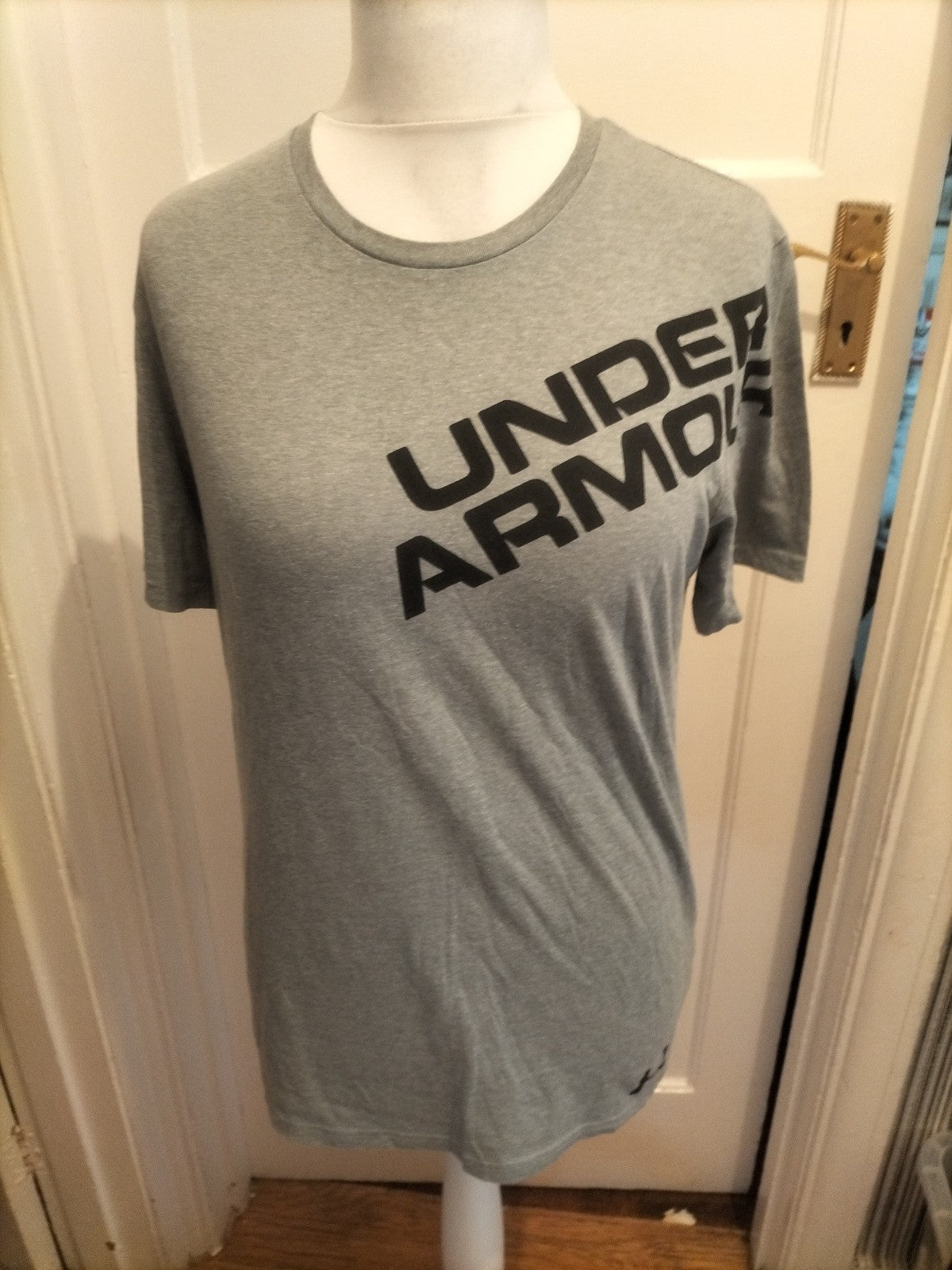 Mens Under Armour Size Small Grey And Black Print Short Sleeved Tshirt