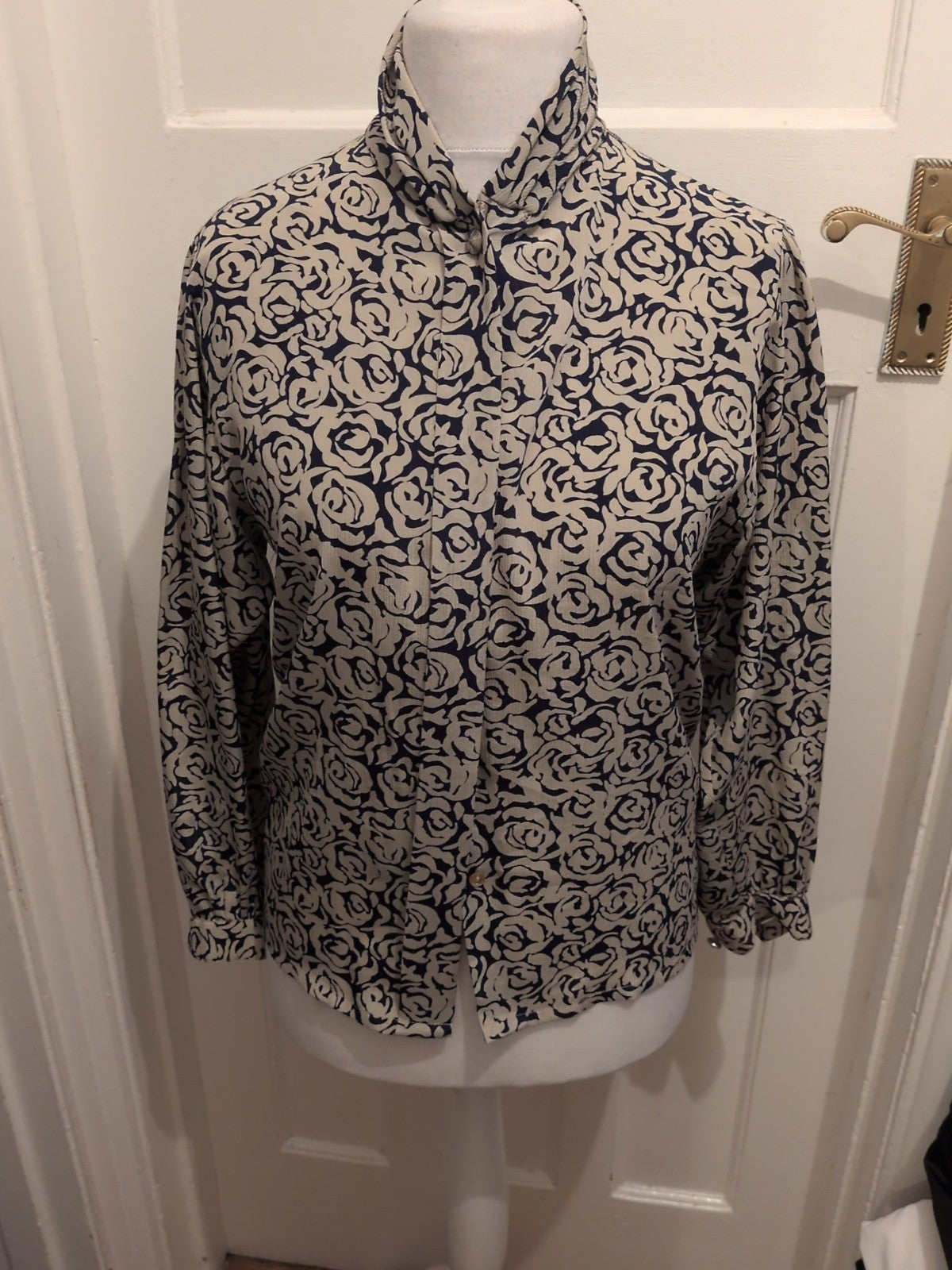 Country Casuals Bust 32" Flax And Navy Long Sleeve Buttoned Blouse