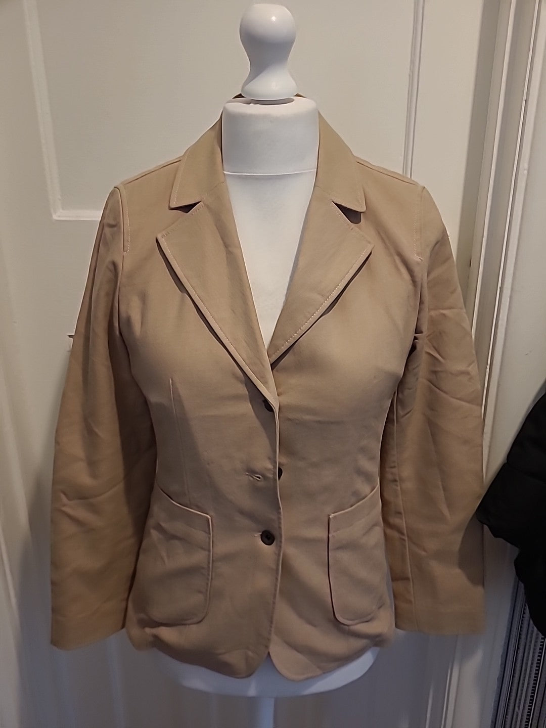 Ladies Teenflo Size 2 Beige Padded Blazer