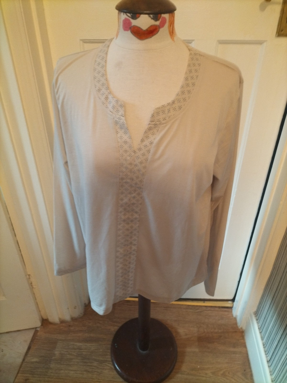 Ladies Be Lucky Size Large Beige Long Sleeved Blouse