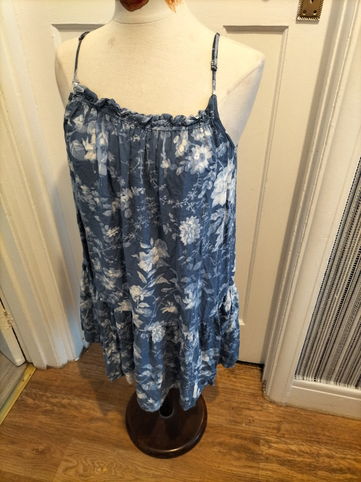 Ladies H&M Size 10 Blue White Floral Sleeveless Dress