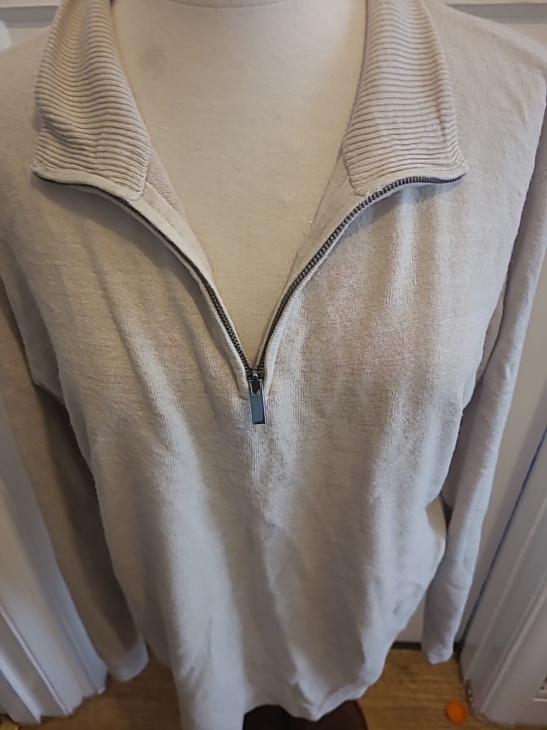 Mens Easy Size Large Beige Long Sleeve Jumper