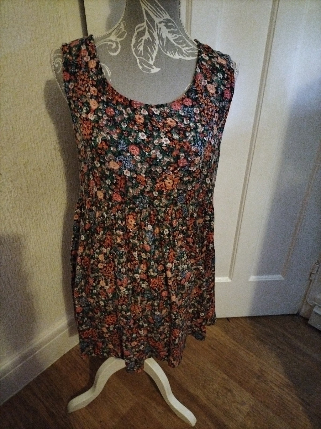 Ladies Whispering Smith Size Small Floral Sleeveless Long Top