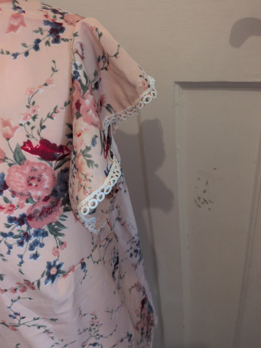 Ladies Size XL Pink Floral Short Sleeve Blouse