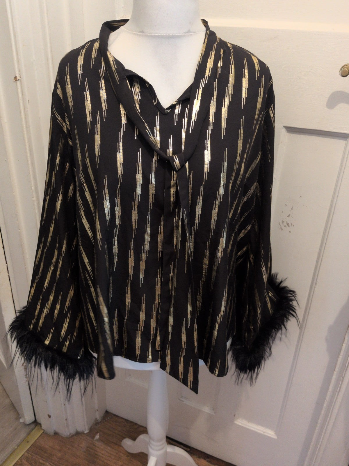 XL Black And Gold Long Sleeve With Fully Sleeve Hem Blouse