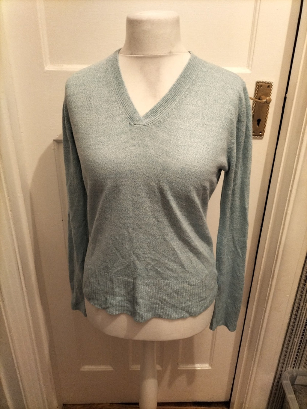 Ladies Editions Size 14-16 Aqua Fleck Long Sleeved V Neck Top