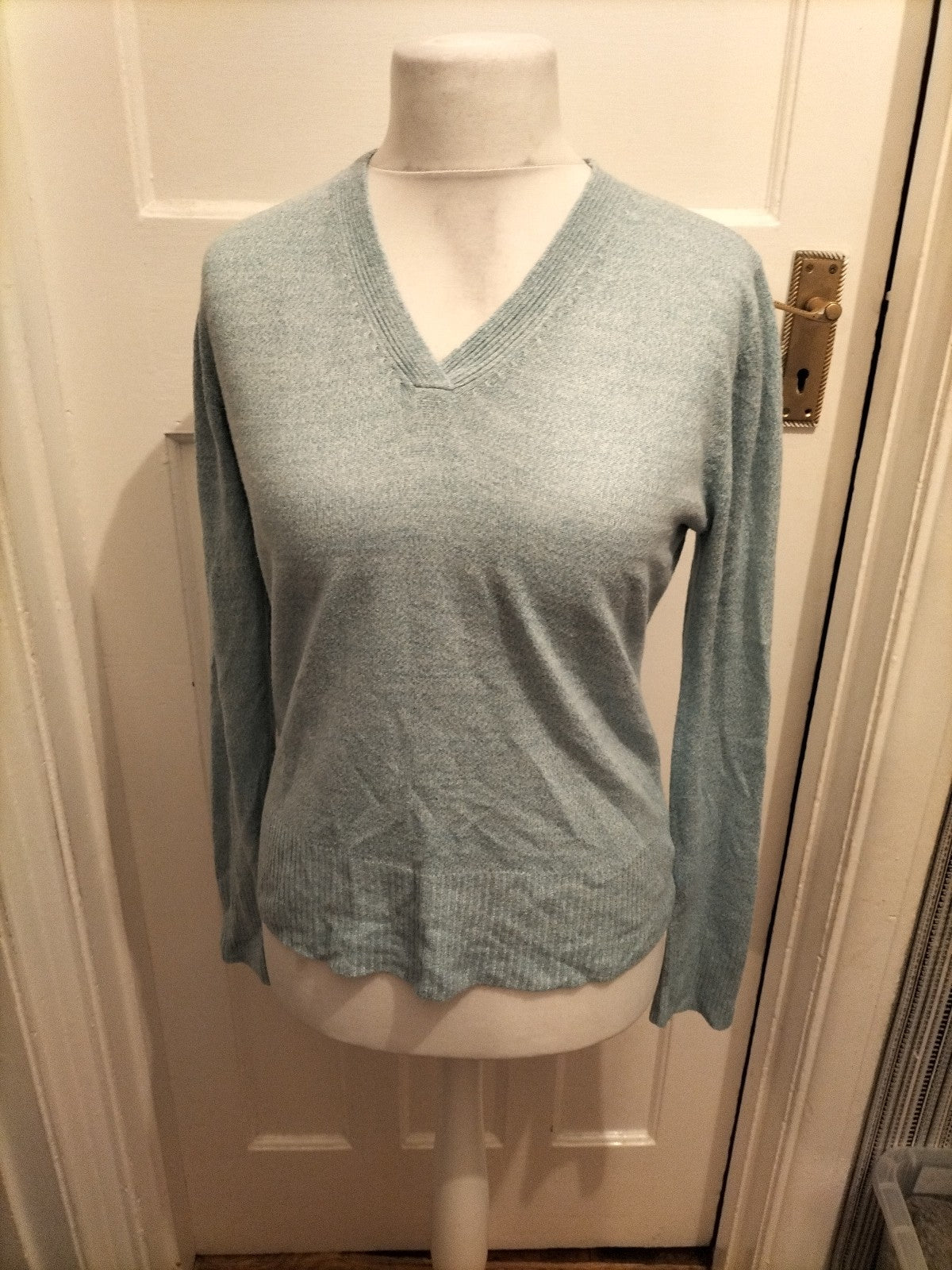 Ladies Editions Size 14-16 Aqua Fleck Long Sleeved V Neck Top