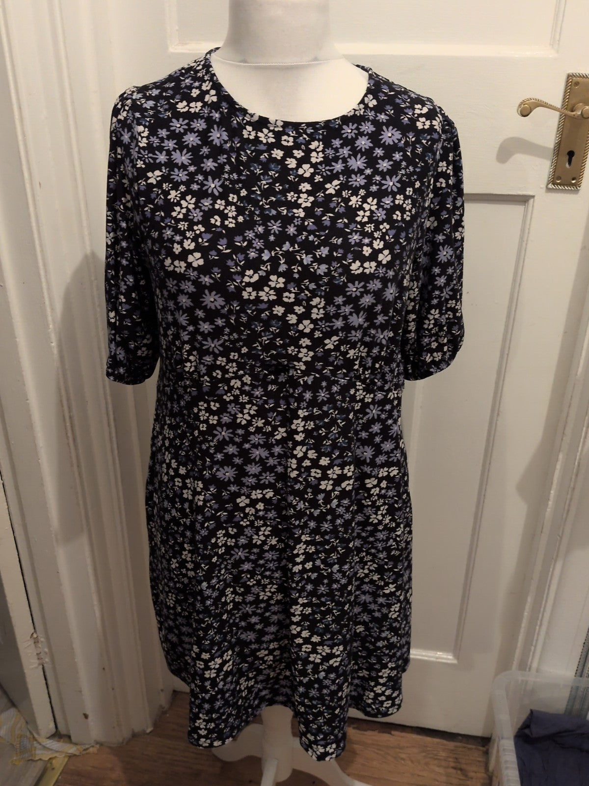 Papaya 16 White Black Purple Floral Short Sleeve Dress