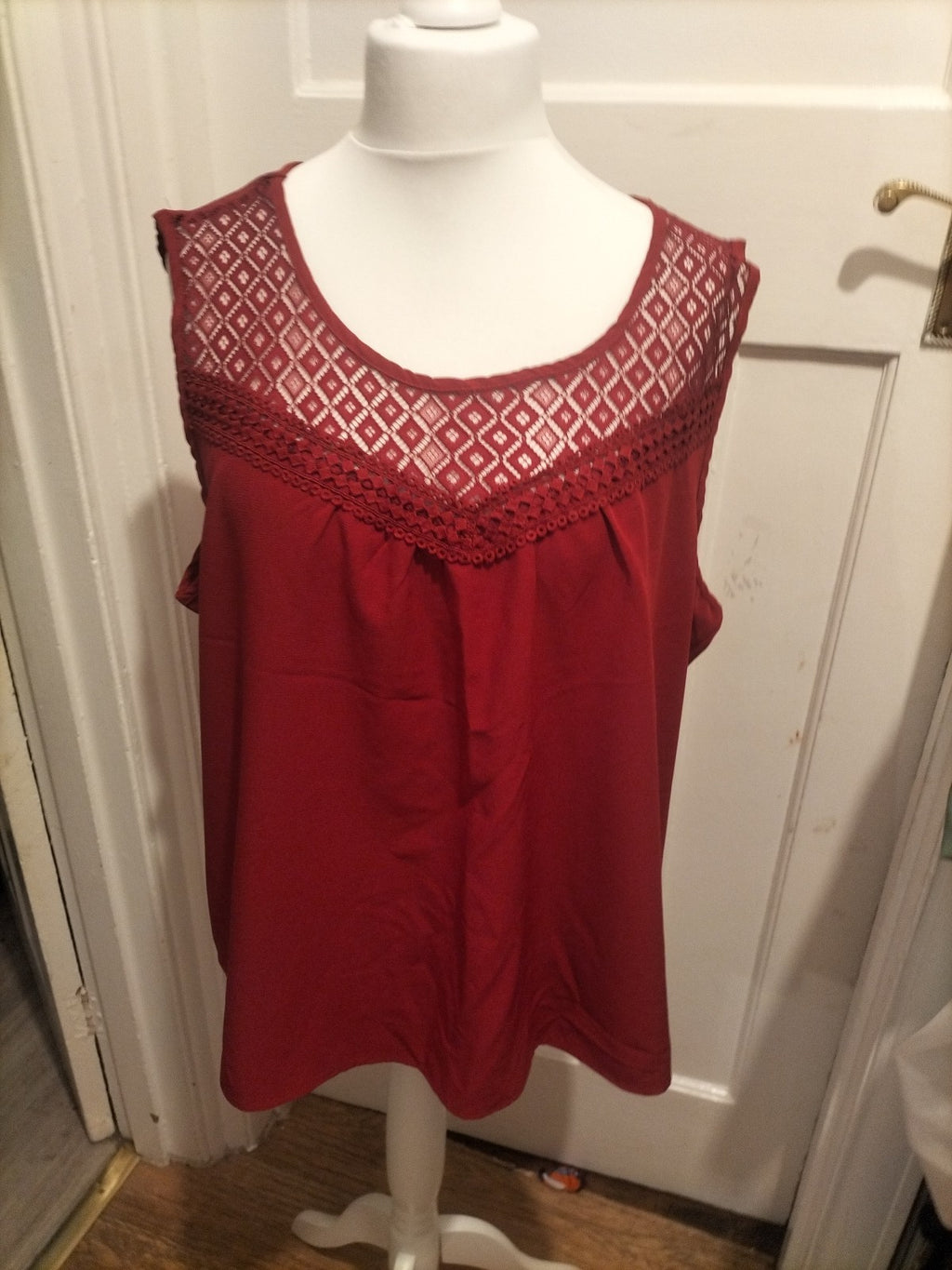 Ladies Size 4XL Deep Red Sleeveless Patterned Top