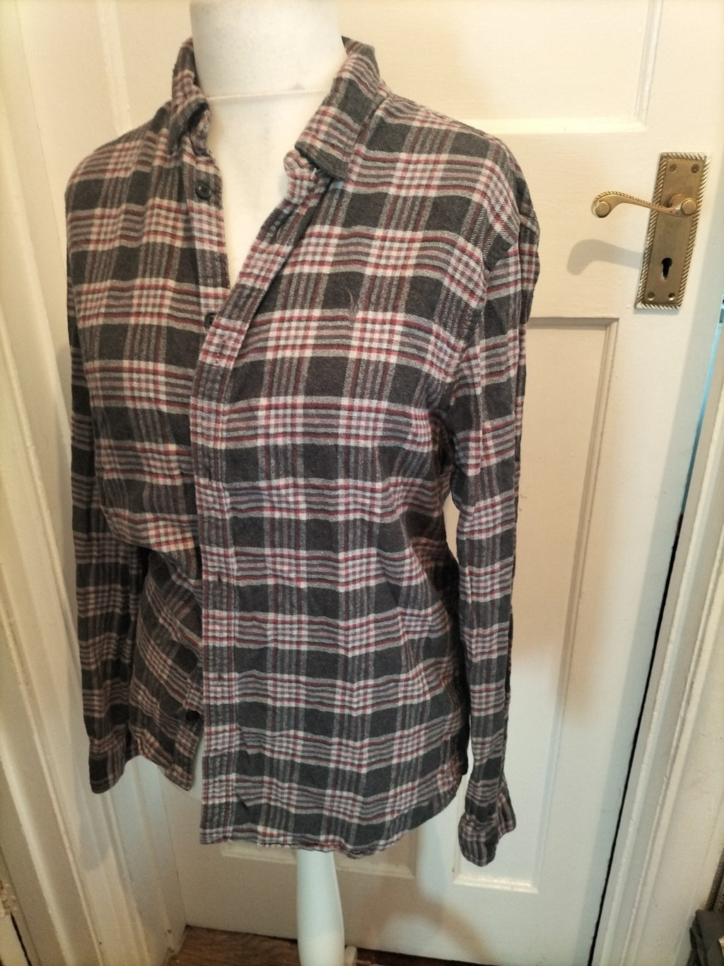 Mens Large Grey Red White Chrck Long Sleeved Shirt
