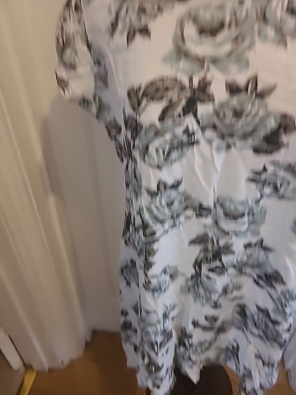 Ladies Masai Size Small White Green Floral Short Sleeved Dress