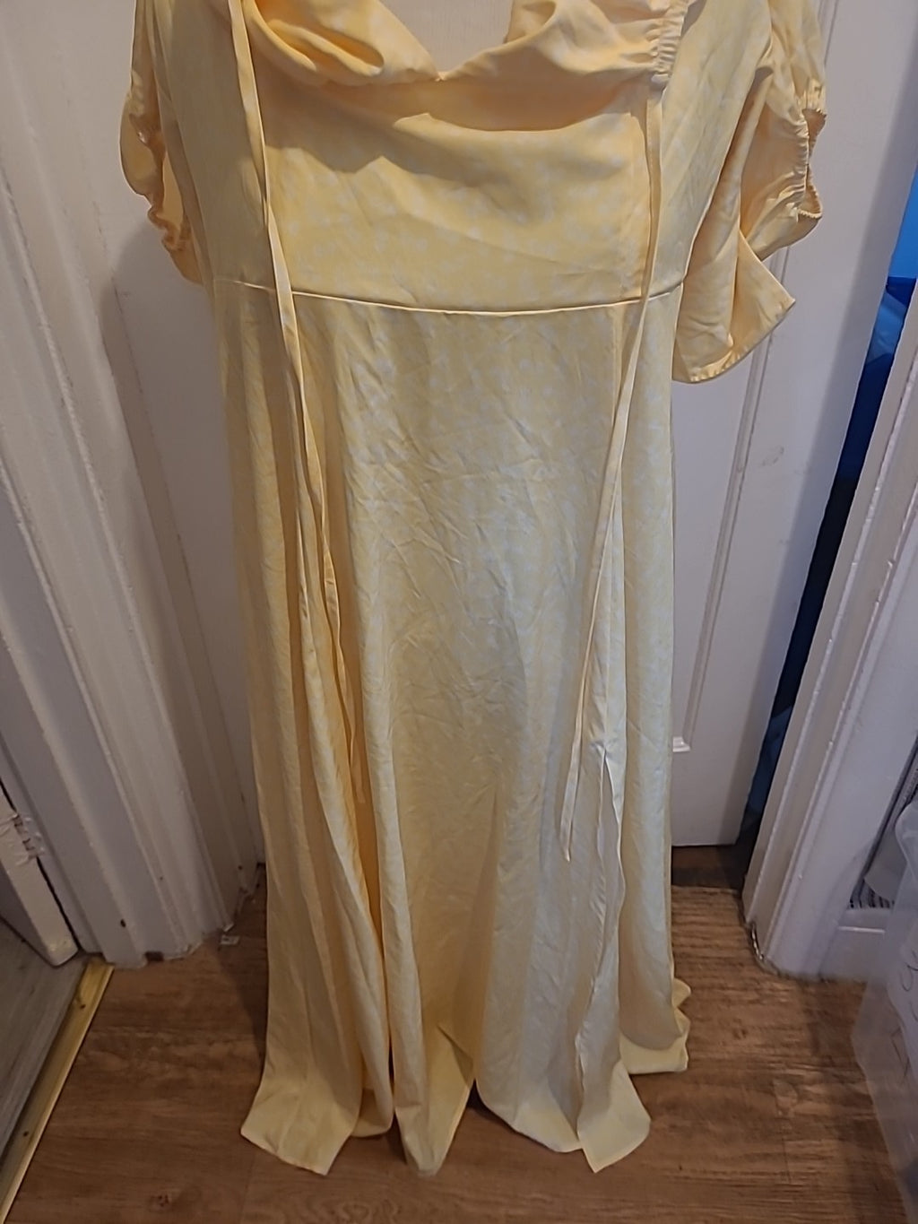 Ladies Size XL Yellow And White Split Hem Dress