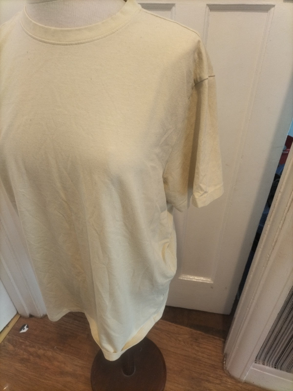 Mens Primark Size XL Slim Fit Very Pale Yellow Short Sleeved Tshirt