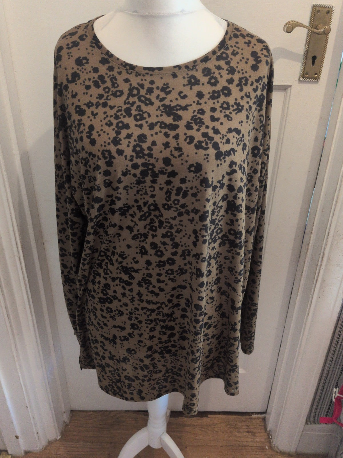 Ladies Marks And Spencer Size 22 Dark Khaki And Black Long Sleeve Blouse