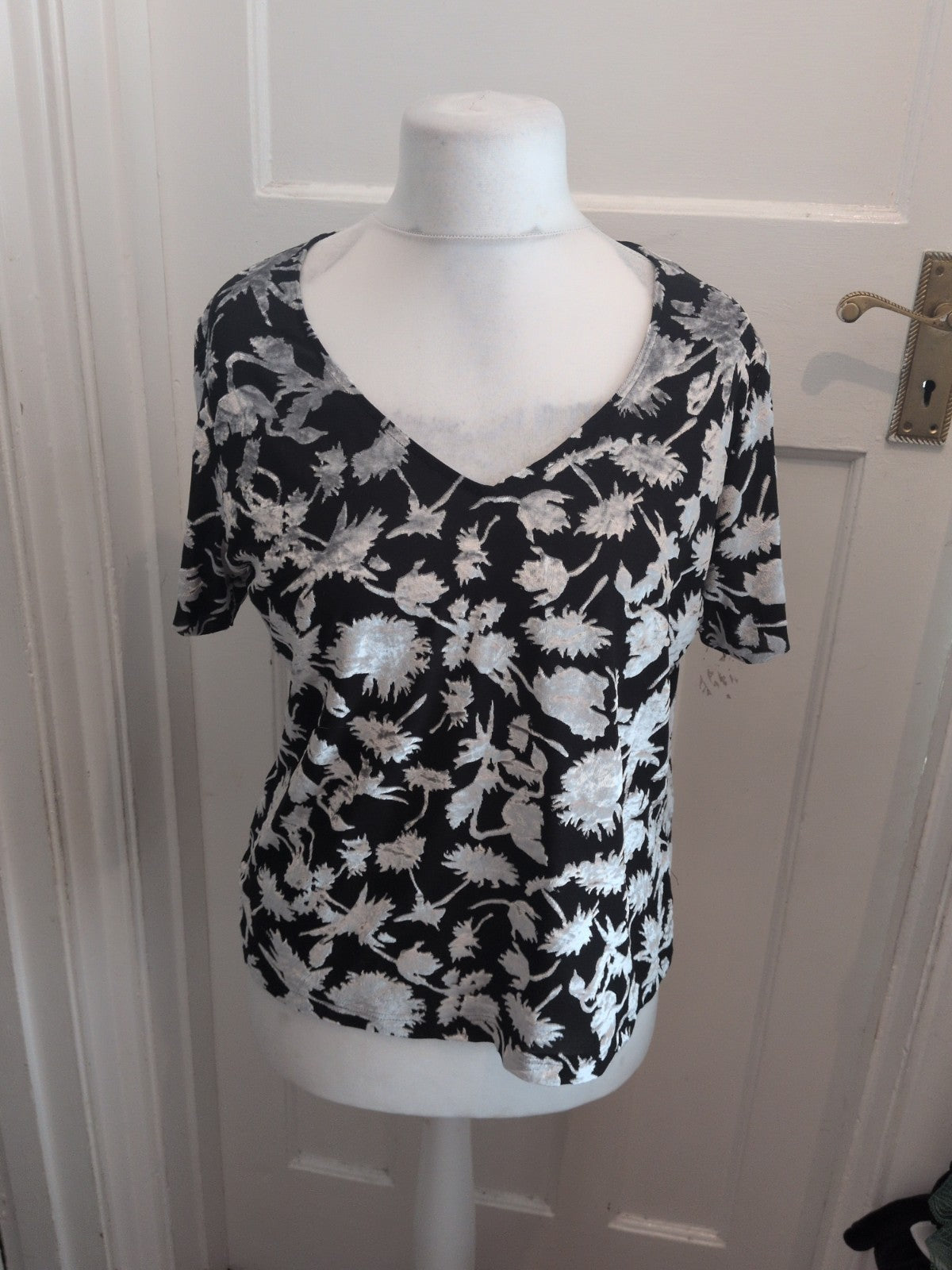 Marks And Spencer 22 Black And Silver Short Sleeve Floral Blouse