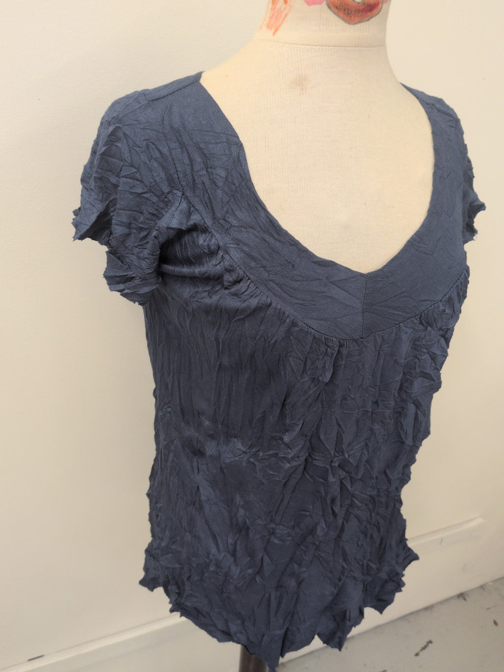 Ladies Size Large Navy Short Sleeve V Neck T-shirt