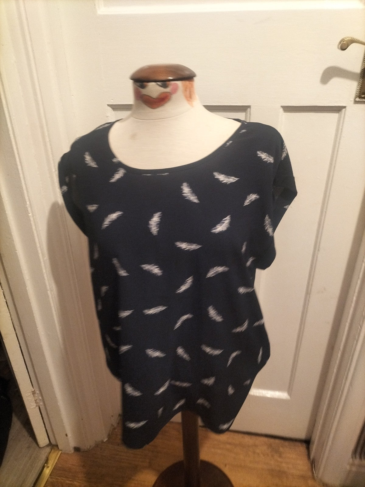 Ladies Izabel Size 14 Navy And White Feather Blouse Sleeveless